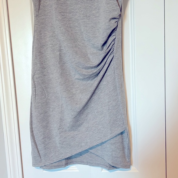 Gray sleeveless dress - Picture 3 of 4